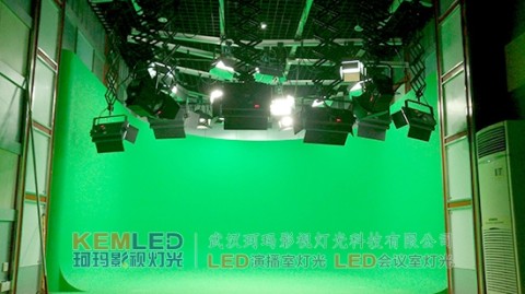 丢掉那套生硬的技术方案，今天这篇演播室灯光设计方案，我们来聊点真正管用的。